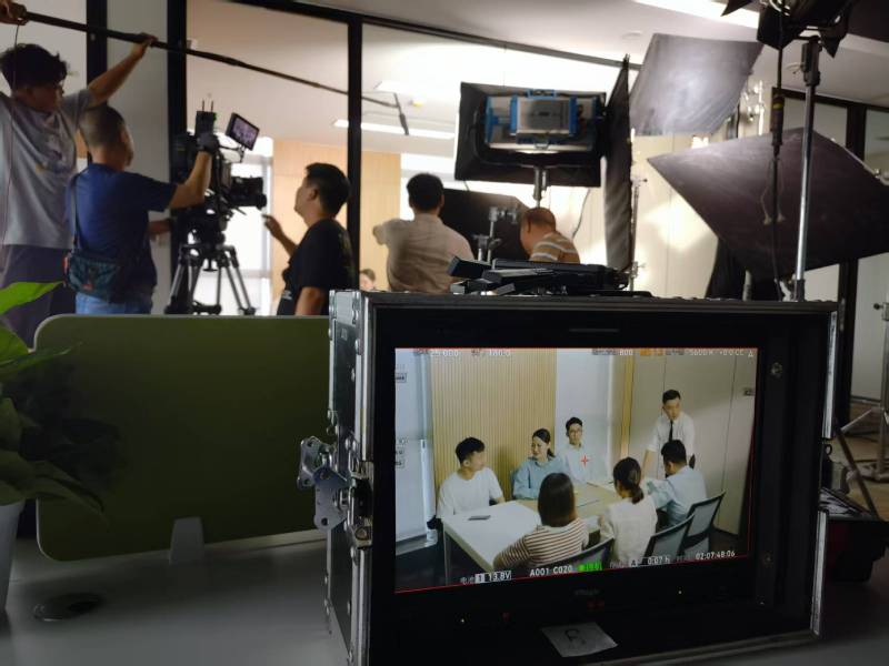 夷陵区TVC拍摄公司：科技产品视觉化大师，诠释未来感与功能美学